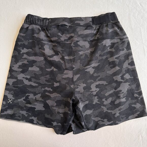 Lululemon Surge Shorts Liner 6” Mens M Camo Black Gray Run Running M7AG2S - Picture 1 of 5